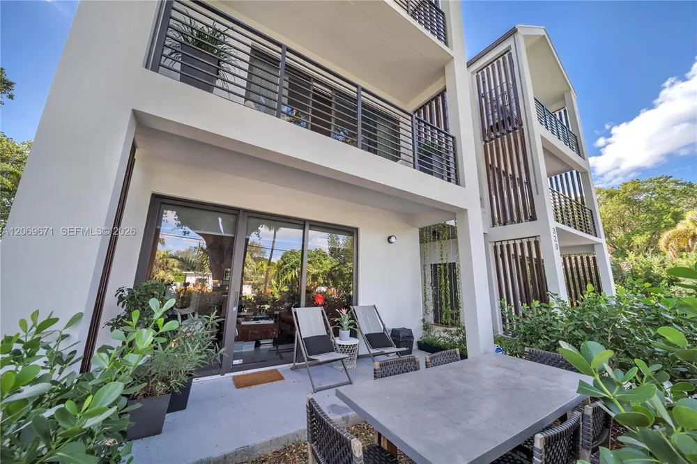 320 NE 126th St #32 North Miami, FL 33161