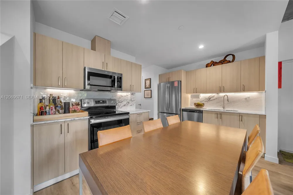 320 NE 126th St #32 North Miami, FL 33161