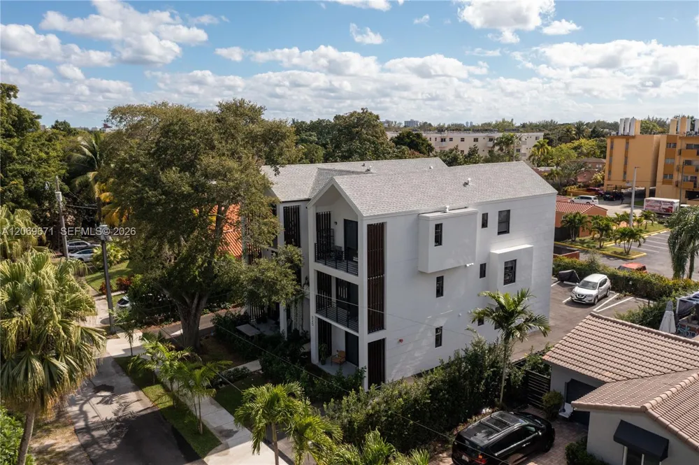 320 NE 126th St #32 North Miami, FL 33161
