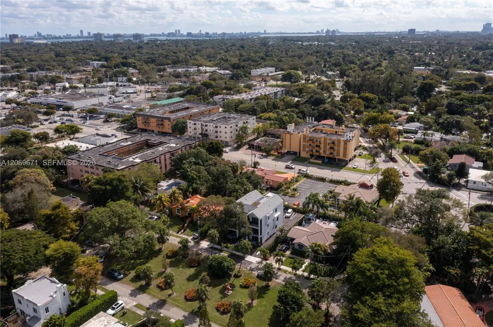 320 NE 126th St #32 North Miami, FL 33161
