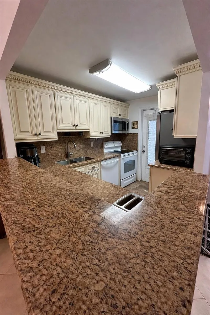 400 SE 10th Street #202 Deerfield Beach, FL 33441