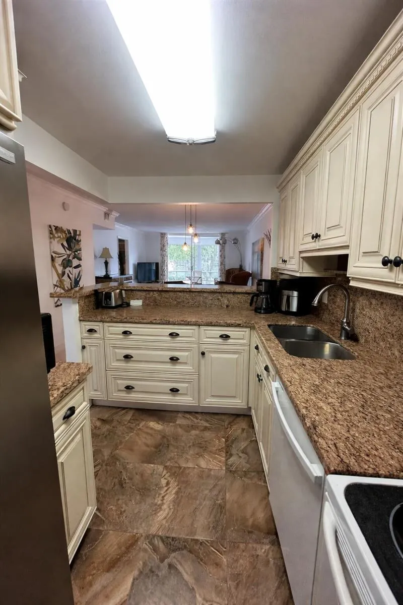 400 SE 10th Street #202 Deerfield Beach, FL 33441