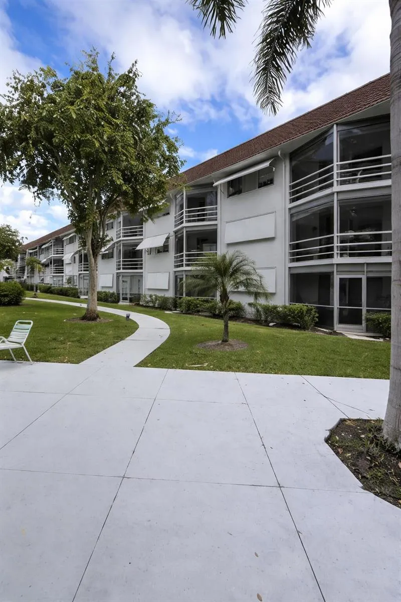 400 SE 10th Street #202 Deerfield Beach, FL 33441