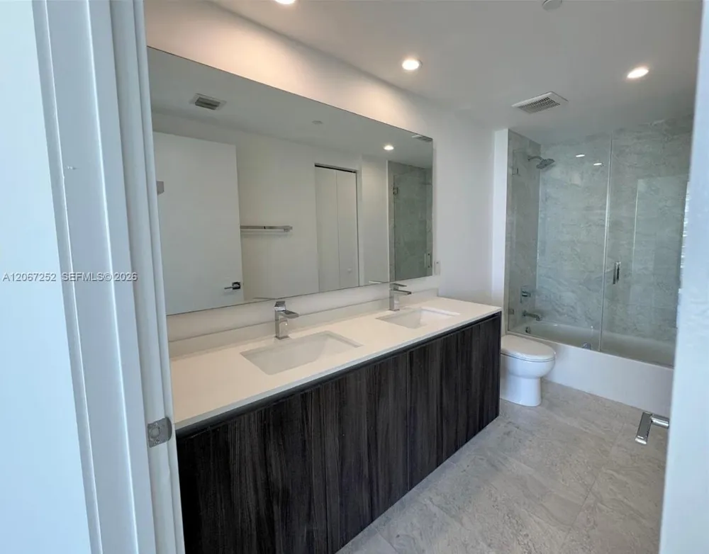 488 NE 18th St #5005 Miami, FL 33132