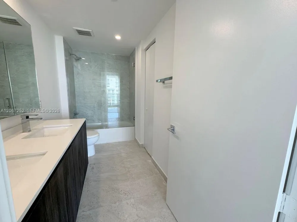 488 NE 18th St #5005 Miami, FL 33132