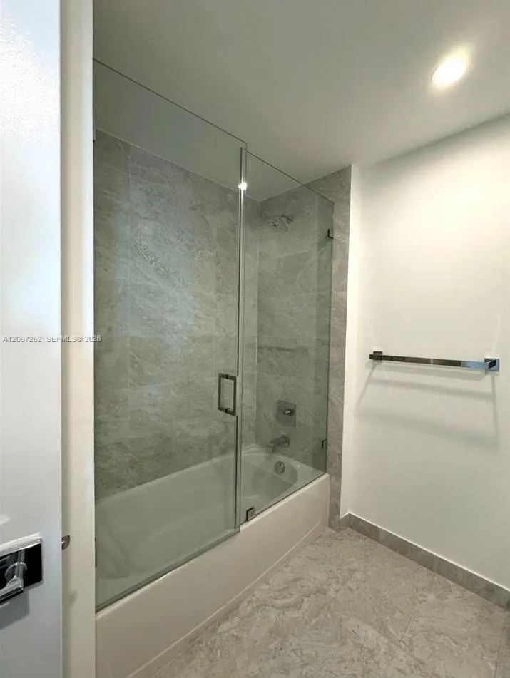 488 NE 18th St #5005 Miami, FL 33132