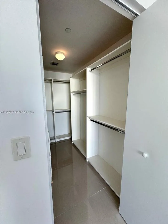 488 NE 18th St #5005 Miami, FL 33132