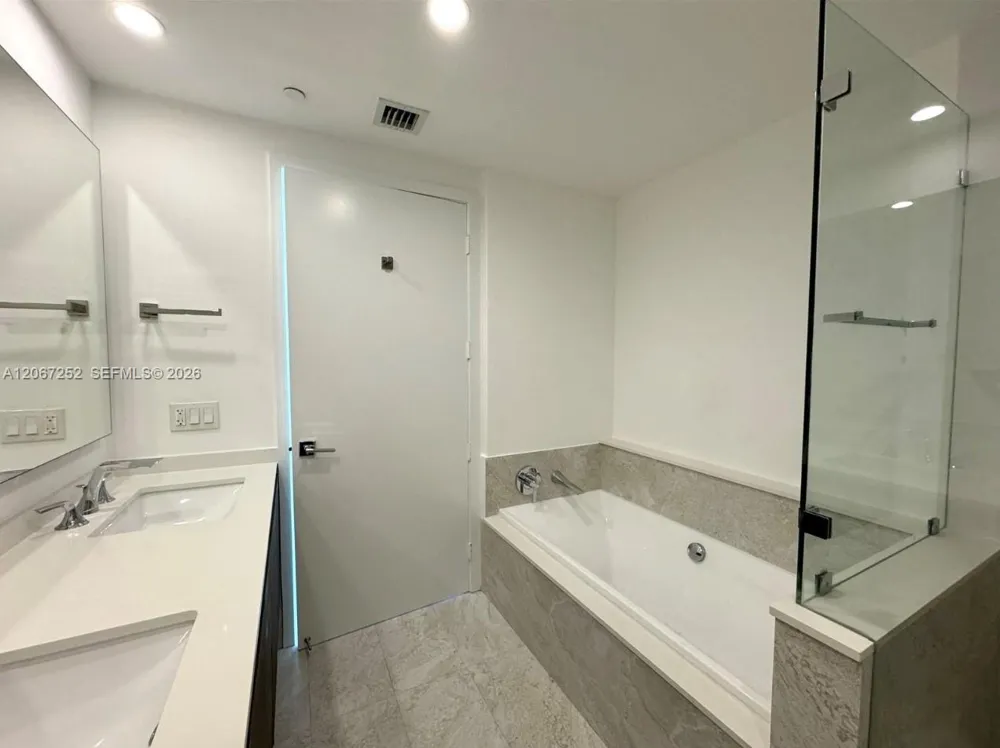 488 NE 18th St #5005 Miami, FL 33132