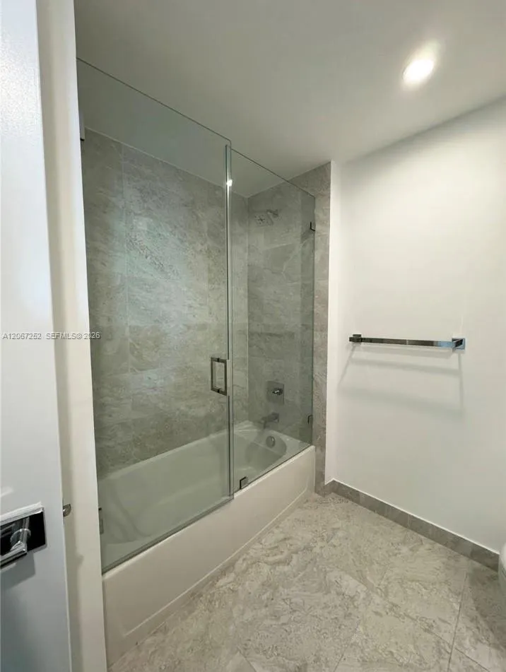 488 NE 18th St #5005 Miami, FL 33132