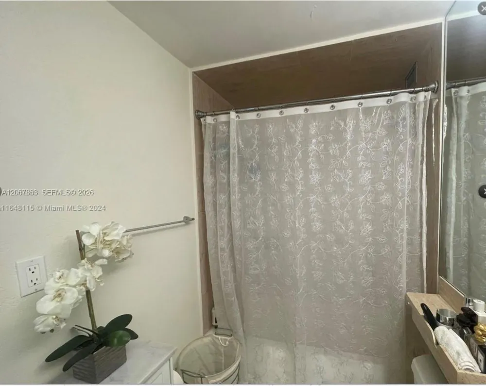 700 Biltmore Way #818 Coral Gables, FL 33134