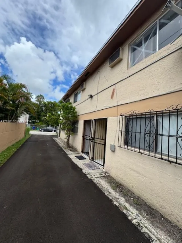 927 NW 7th Ct #3 Miami, FL 33136
