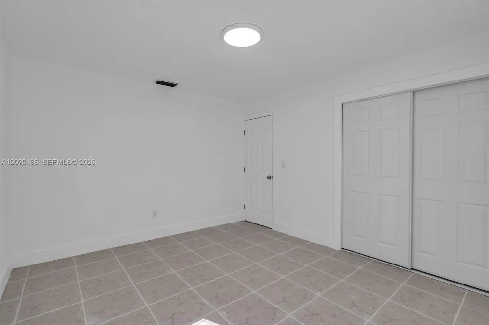 124 SE 2nd Ter #1-2 Hallandale Beach, FL 33009