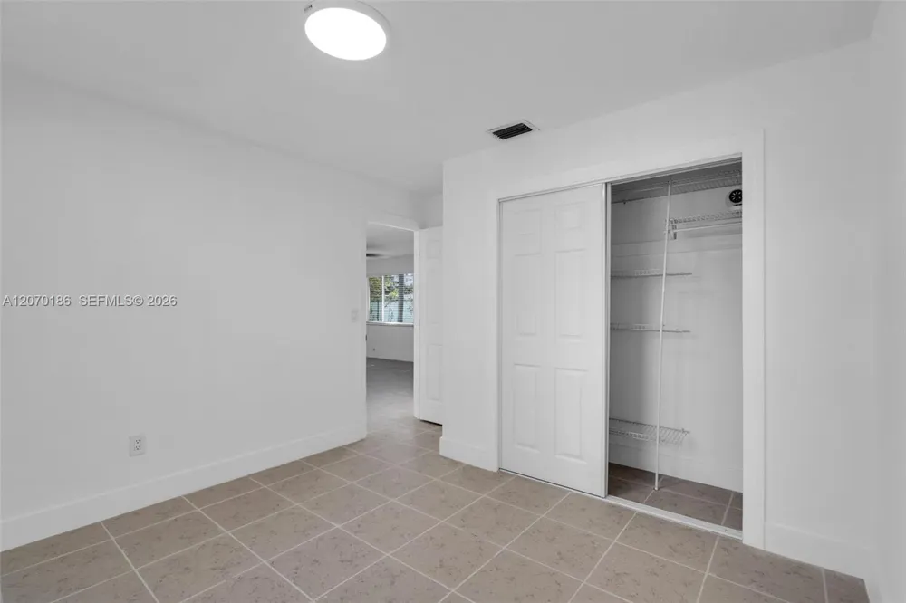 124 SE 2nd Ter #1-2 Hallandale Beach, FL 33009