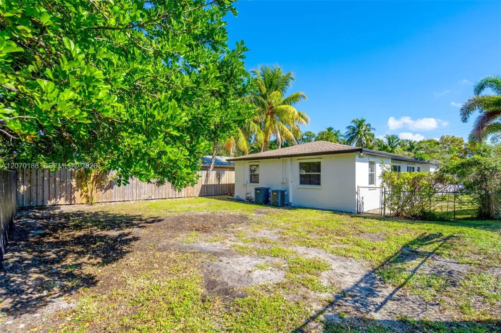 124 SE 2nd Ter #1-2 Hallandale Beach, FL 33009