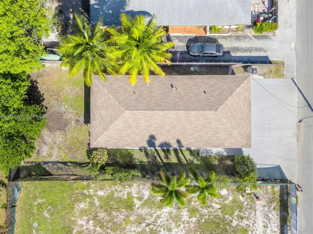 124 SE 2nd Ter #1-2 Hallandale Beach, FL 33009