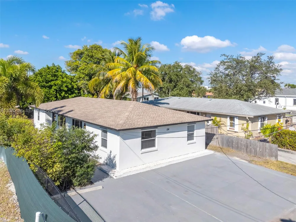 124 SE 2nd Ter #1-2 Hallandale Beach, FL 33009