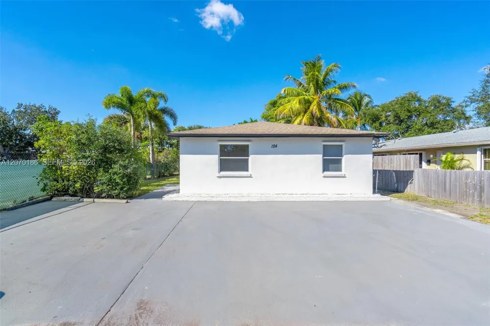 124 SE 2nd Ter #1-2 Hallandale Beach, FL 33009
