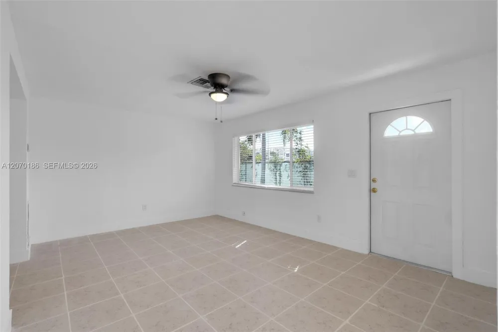 124 SE 2nd Ter #1-2 Hallandale Beach, FL 33009