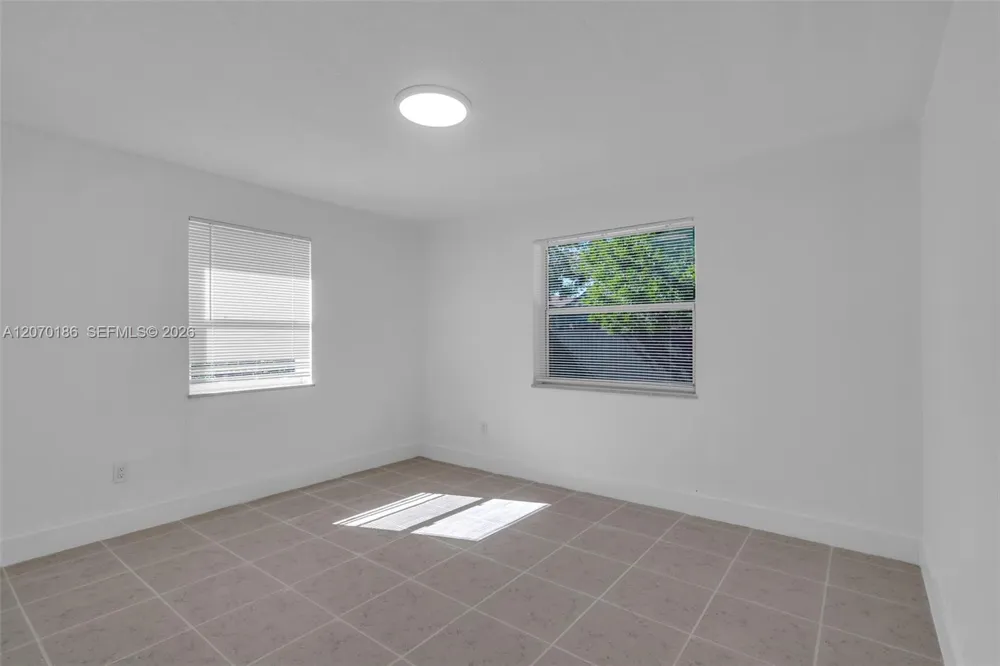 124 SE 2nd Ter #1-2 Hallandale Beach, FL 33009