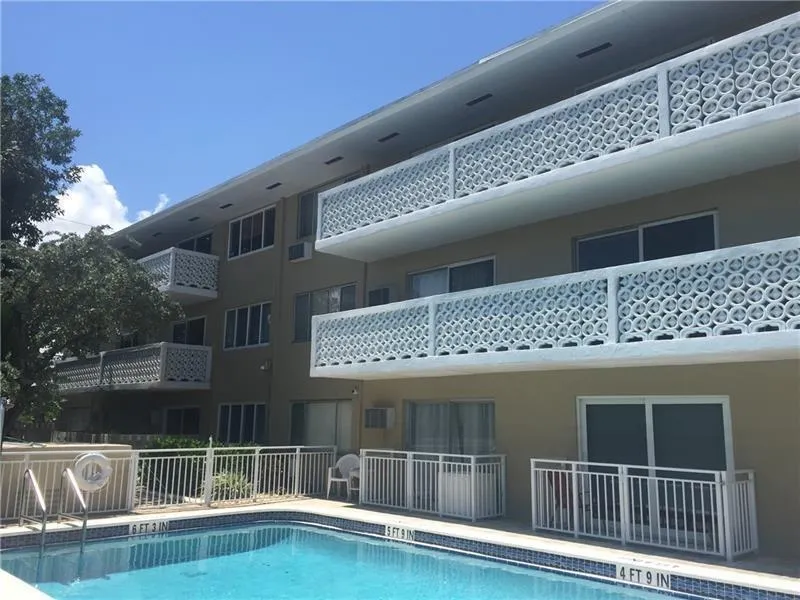 3220 Bayview Drive NE #102 Fort Lauderdale, FL 33306