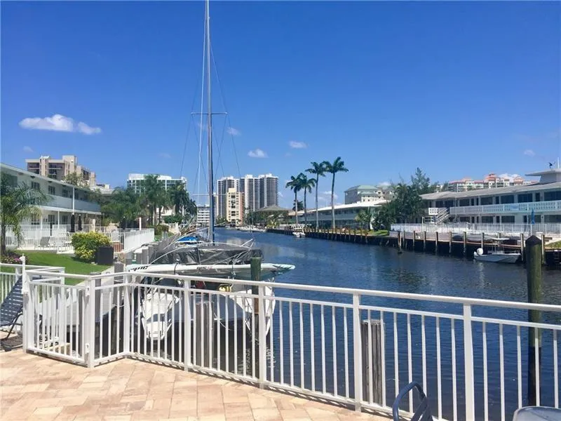 3220 Bayview Drive NE #102 Fort Lauderdale, FL 33306
