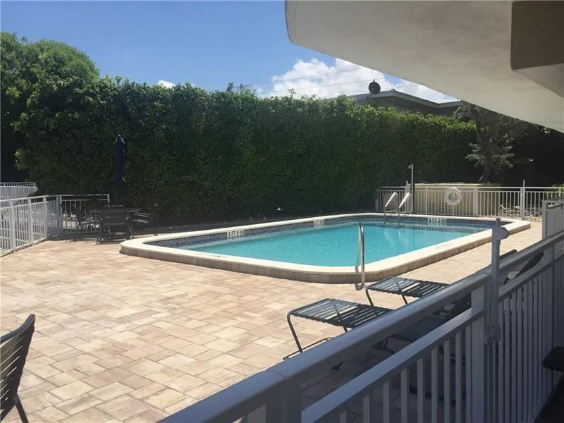 3220 Bayview Drive NE #102 Fort Lauderdale, FL 33306