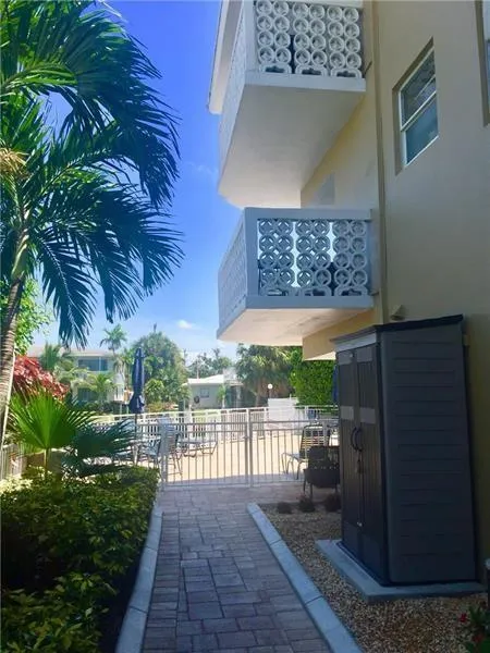 3220 Bayview Drive NE #102 Fort Lauderdale, FL 33306