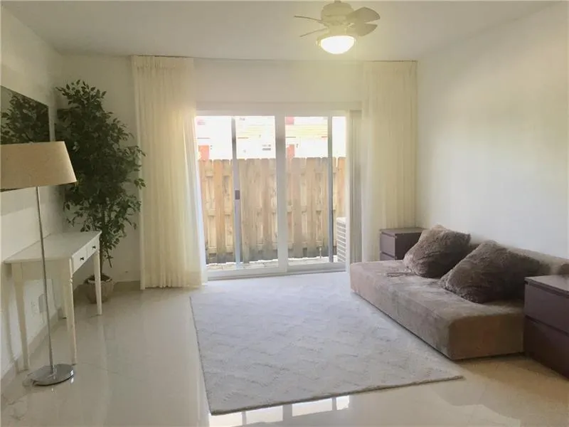 3220 Bayview Drive NE #102 Fort Lauderdale, FL 33306
