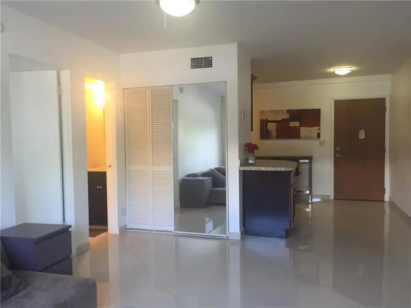 3220 Bayview Drive NE #102 Fort Lauderdale, FL 33306