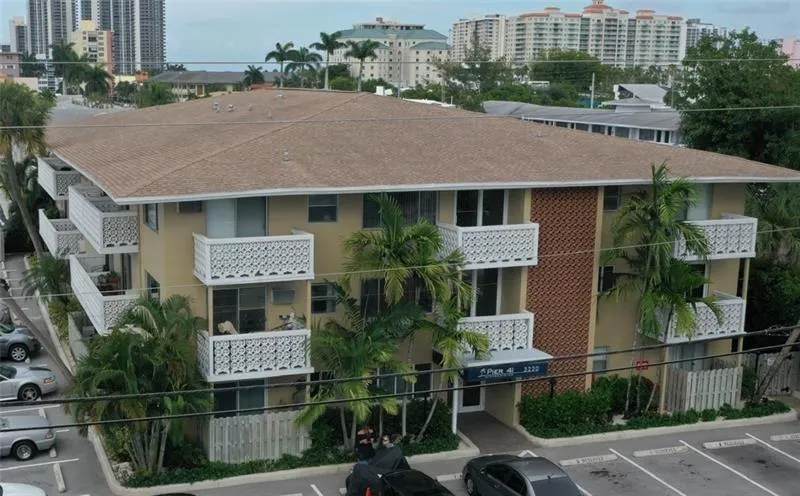 3220 Bayview Drive NE #102 Fort Lauderdale, FL 33306