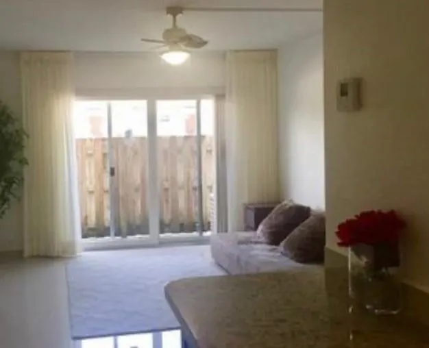 3220 Bayview Drive NE #102 Fort Lauderdale, FL 33306