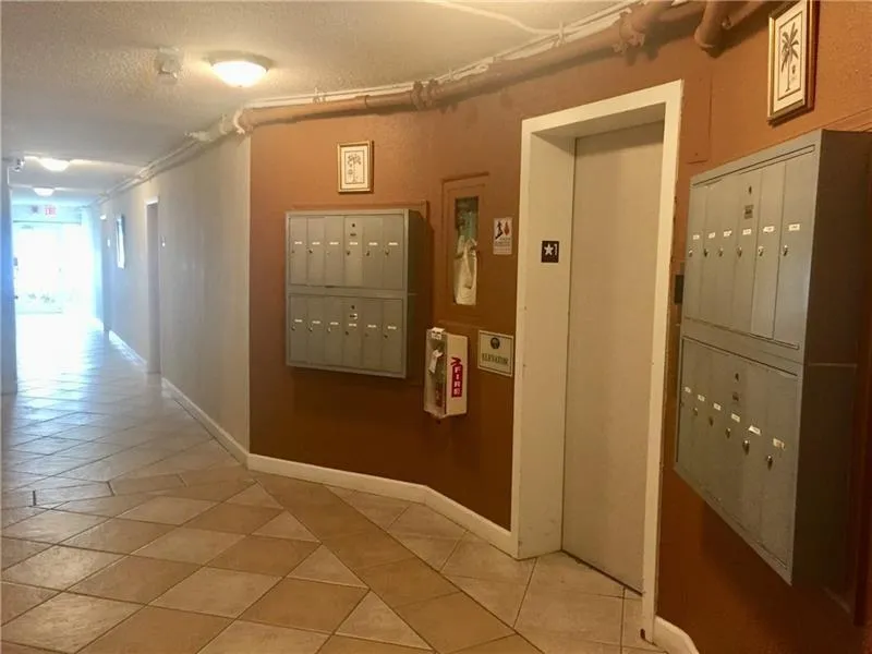 3220 Bayview Drive NE #102 Fort Lauderdale, FL 33306