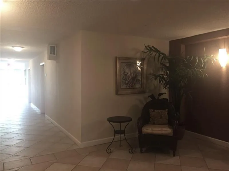 3220 Bayview Drive NE #102 Fort Lauderdale, FL 33306