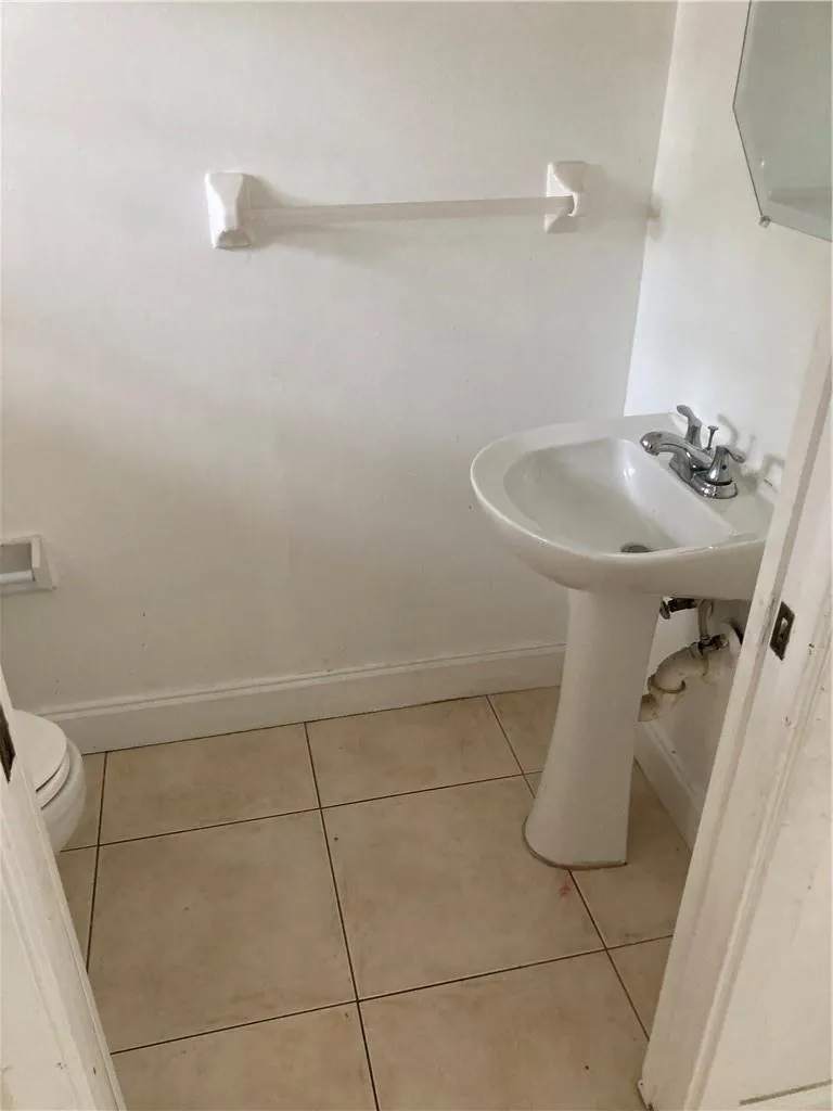8985 NW 38TH DRIVE Coral Springs, FL 33065
