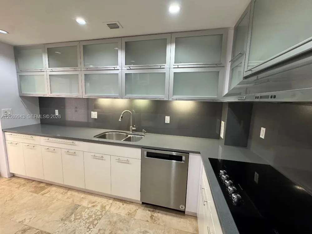 90 Edgewater Dr #PH15 Coral Gables, FL 33133