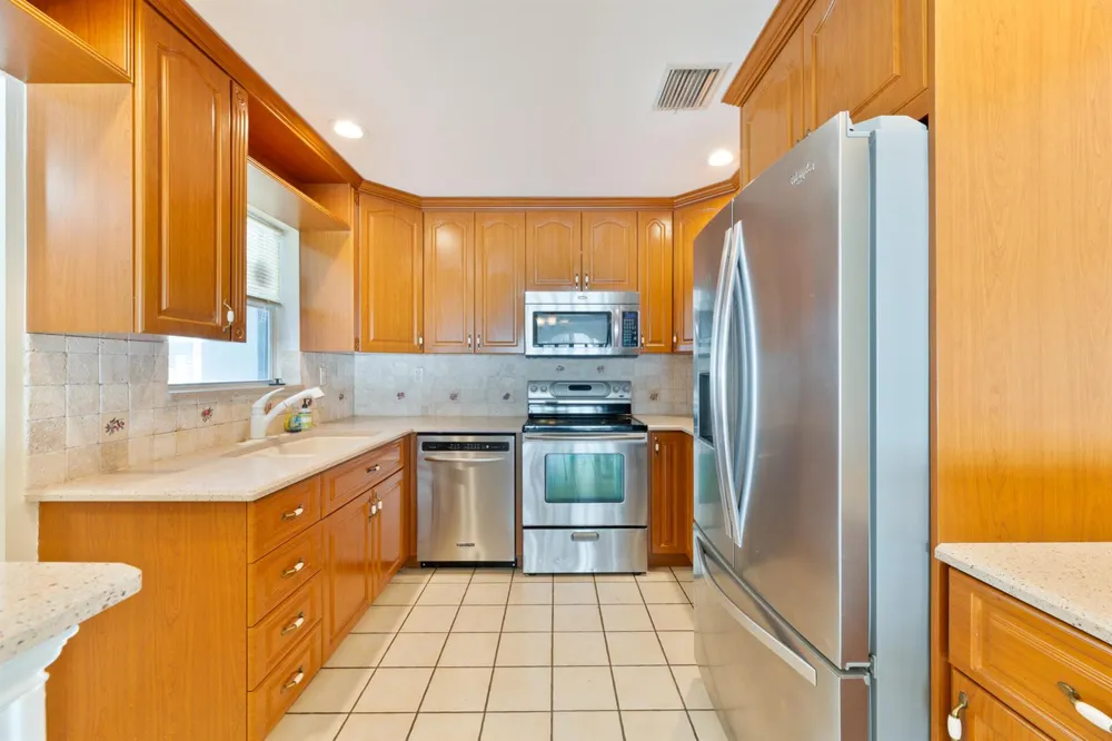 821 SE 16th Street Deerfield Beach, FL 33441