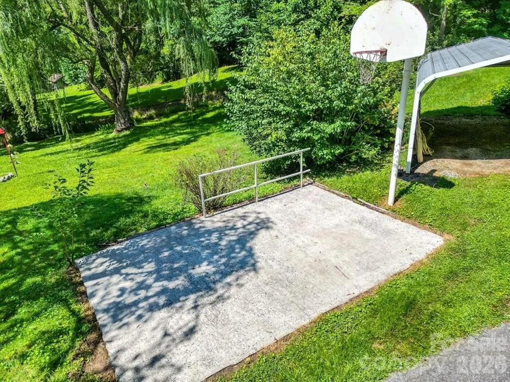 901 Rufus Robinson Road Sylva, NC 28779