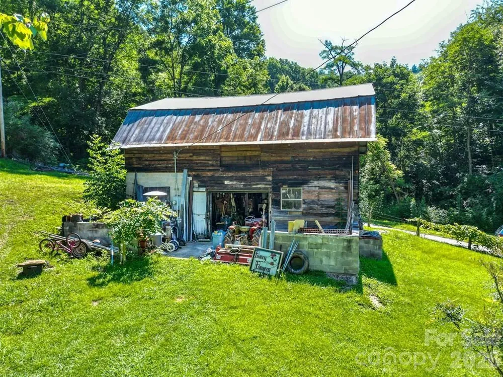 901 Rufus Robinson Road Sylva, NC 28779