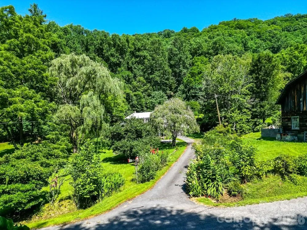 901 Rufus Robinson Road Sylva, NC 28779