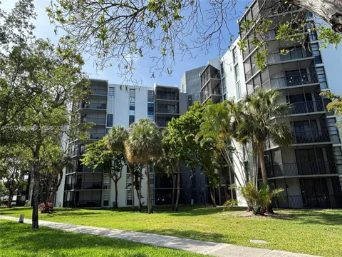 3301 Country Club Dr #211