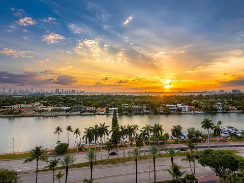 5151 Collins Ave #1520