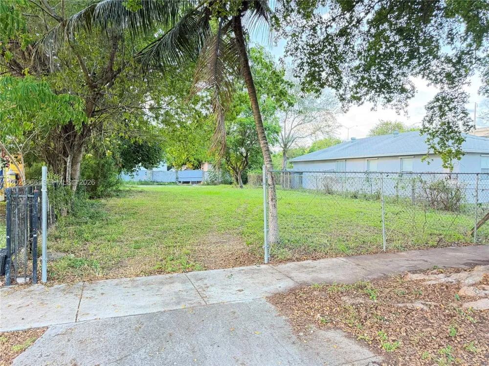 665 NW 43rd St Miami, FL 33127