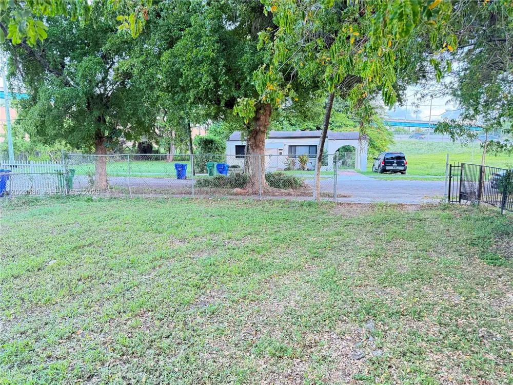 665 NW 43rd St Miami, FL 33127