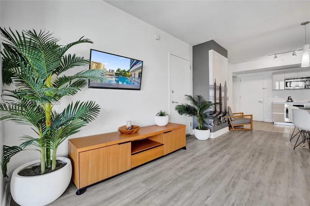 2602 E Hallandale Beach Blvd #R906 Hallandale Beach, FL 33009