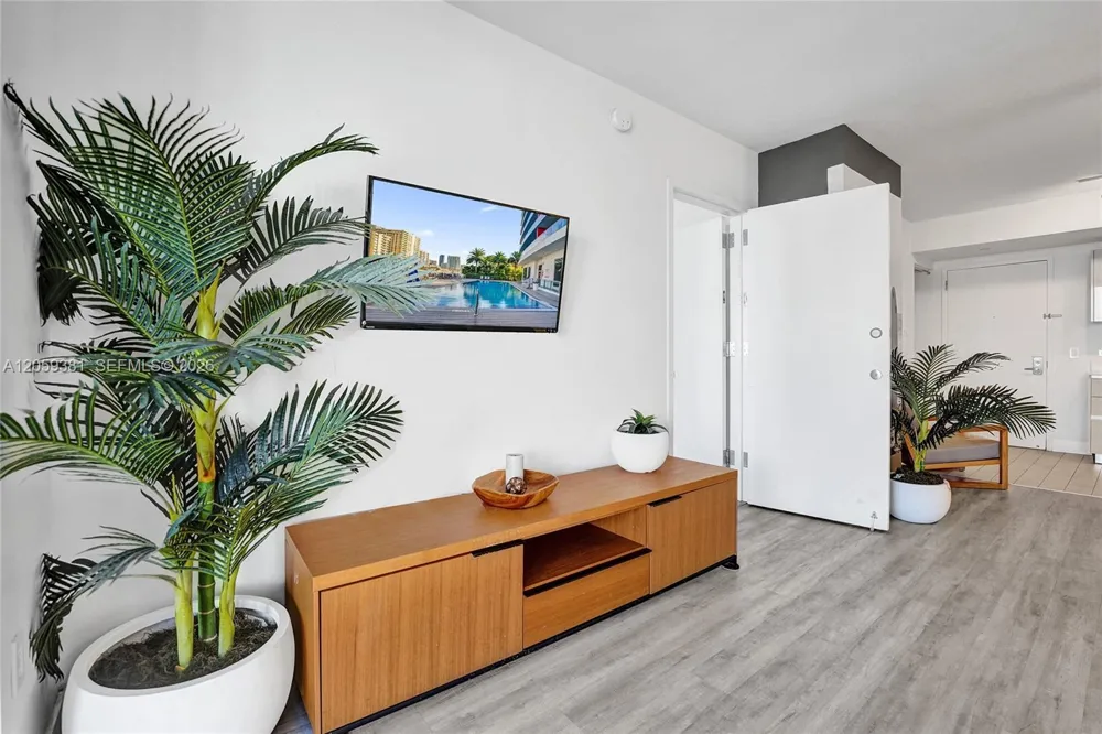 2602 E Hallandale Beach Blvd #R906 Hallandale Beach, FL 33009