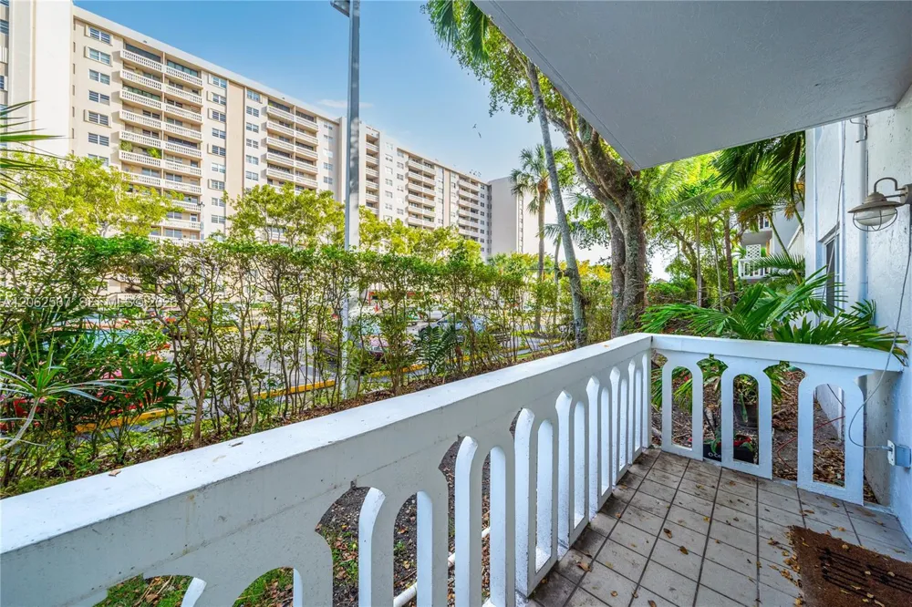 100 Edgewater Dr #138 Coral Gables, FL 33133