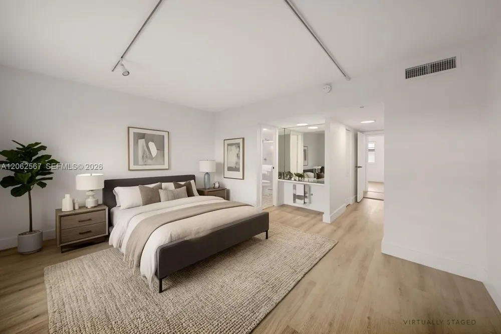 100 Edgewater Dr #138 Coral Gables, FL 33133