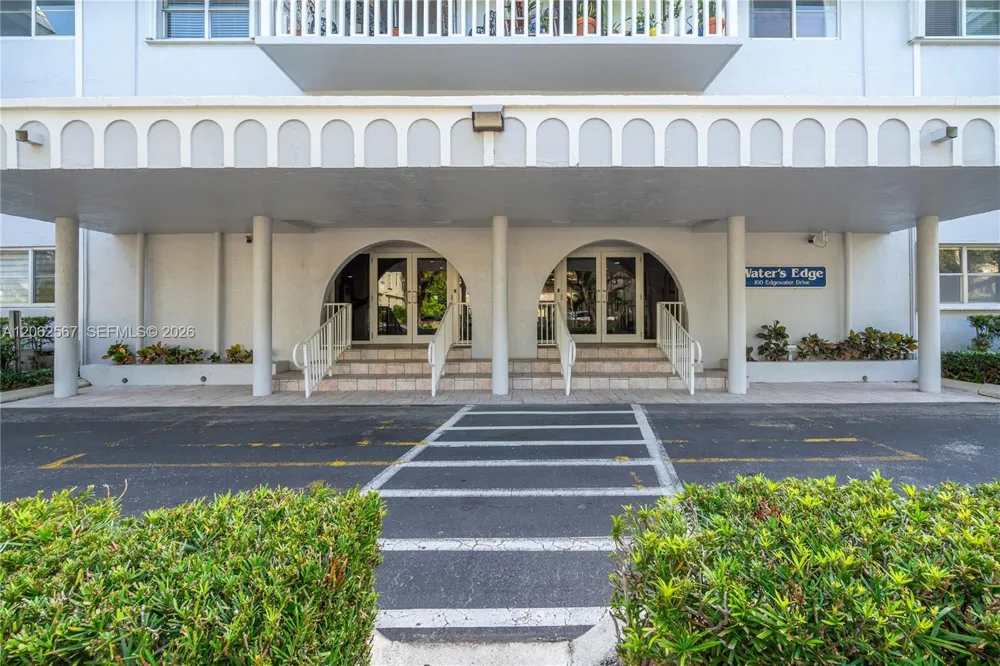 100 Edgewater Dr #138 Coral Gables, FL 33133