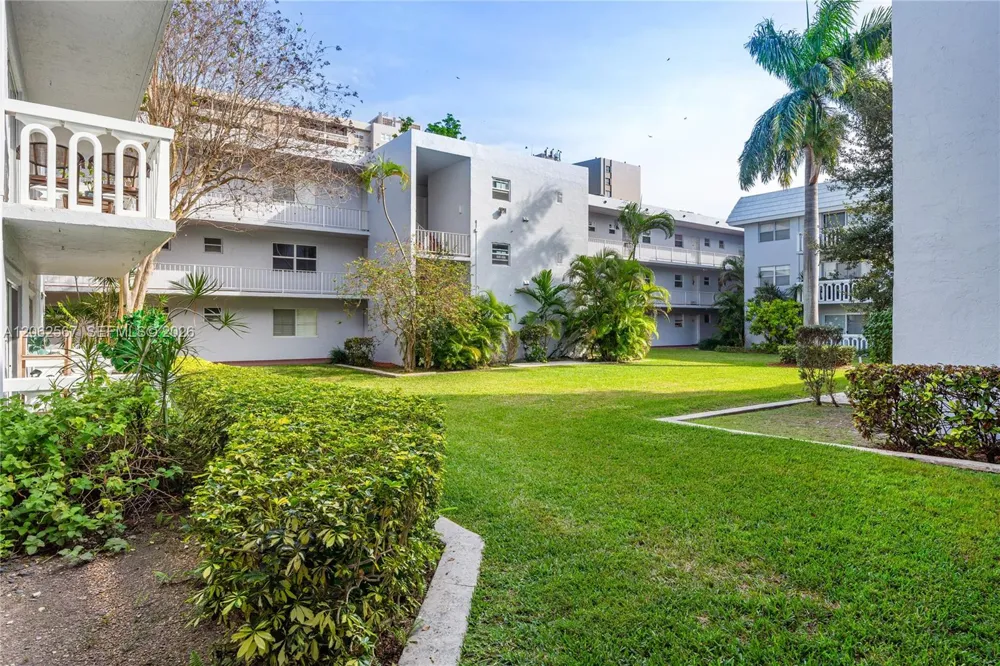 100 Edgewater Dr #138 Coral Gables, FL 33133