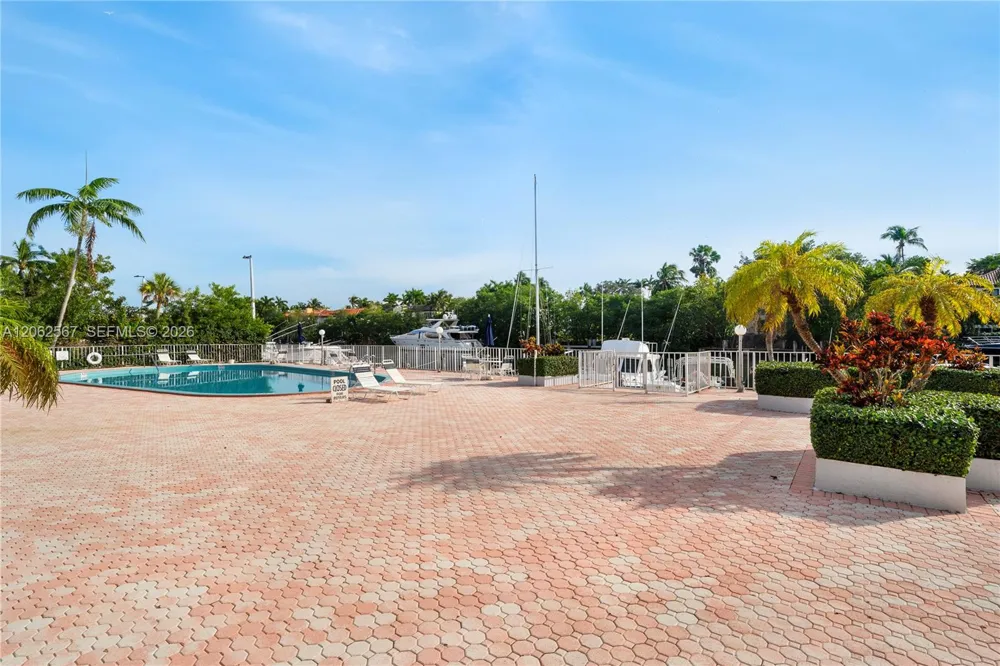100 Edgewater Dr #138 Coral Gables, FL 33133